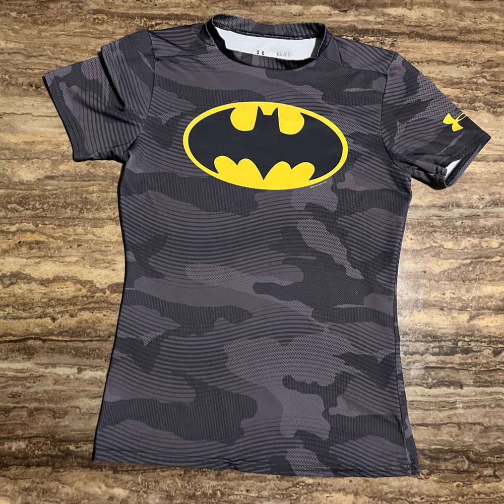 Under Armour boys shirt Large